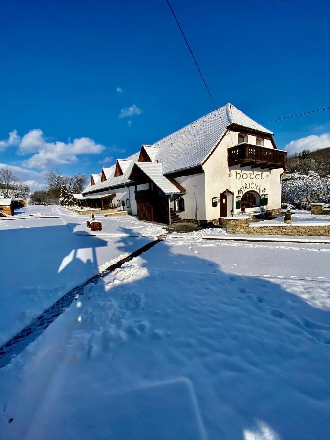 Hotel Jiricna Sušice エクステリア 写真